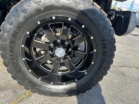 Used 2019 Jeep Wrangler Unlimited Sahara w/ Uconnect 4C Nav & Sound Group AWD/4WD image 28