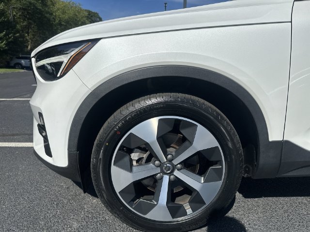 Used 2024 Volvo XC40 B5 Core AWD/4WD image 28