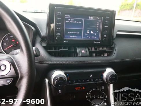 Used 2021 Toyota RAV4 XLE FWD image 19