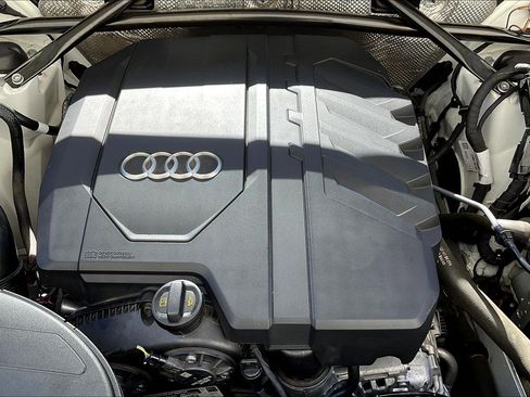 Used 2021 Audi Q5 Premium w/ Convenience Package image 32