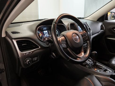 Used 2019 Jeep Cherokee Latitude Plus image 7