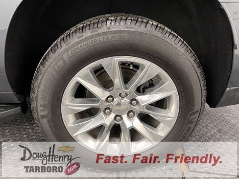 Used 2021 Chevrolet Suburban Premier w/ Premium Package image 21