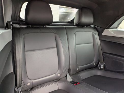 Used 2018 Volkswagen Beetle S image 23