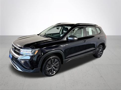 Certified 2022 Volkswagen Taos S FWD image 2