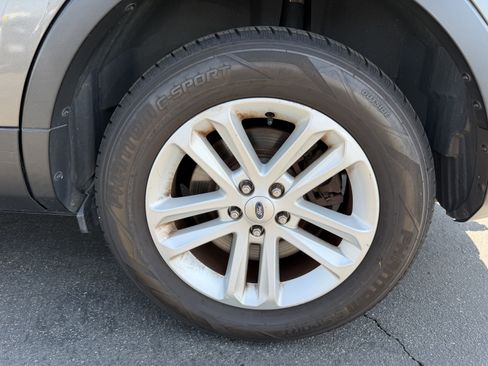 Used 2015 Ford Explorer XLT w/ Equipment Group 202A FWD image 9