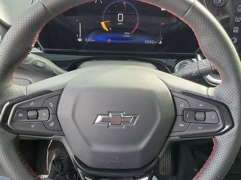 Used 2025 Chevrolet Trax RS w/ Driver Confidence Package image 8