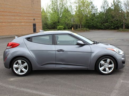 Used 2012 Hyundai Veloster FWD image 5