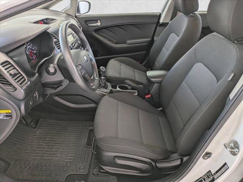 Used 2018 Kia Forte LX image 15
