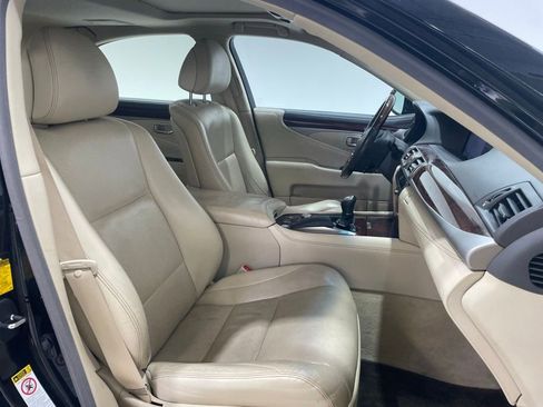 Used 2014 Lexus LS 460 AWD w/ Comfort Package image 24