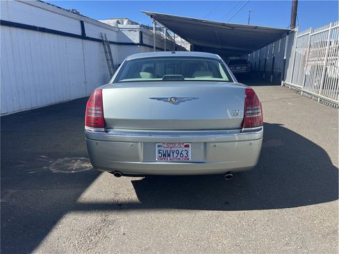 Used 2006 Chrysler 300 C w/ Protection Group II image 6