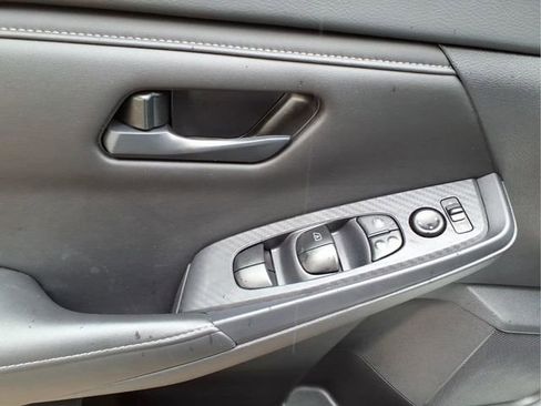 Used 2024 Nissan Sentra S image 11