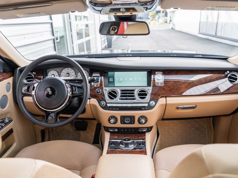 Used 2014 Rolls-Royce Ghost RWD image 43