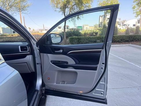 Used 2016 Toyota Highlander Limited AWD/4WD image 18
