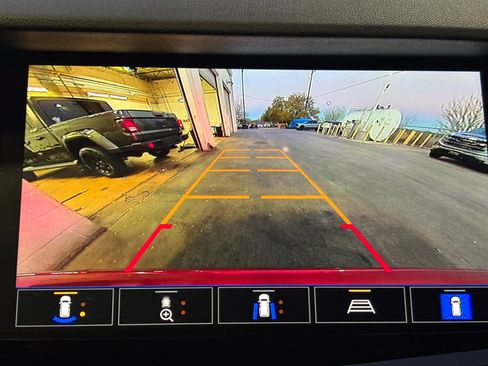 Used 2023 Buick Envision Avenir image 9