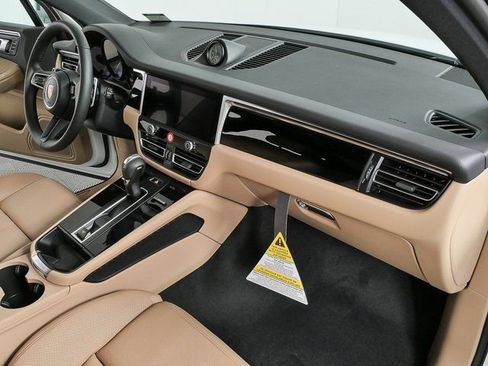 New 2026 Porsche Macan image 25