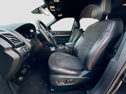 Used 2018 Ford Explorer XLT w/ Equipment Group 202A AWD/4WD image 21
