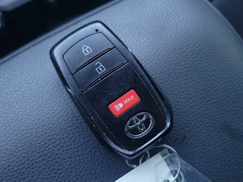 Certified 2025 Toyota Tacoma SR5 AWD/4WD image 27