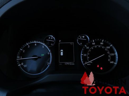 Used 2023 Lexus GX 460 Premium image 19