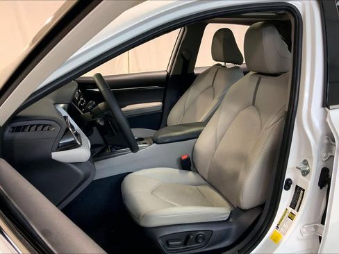 Used 2023 Toyota Camry XSE image 8