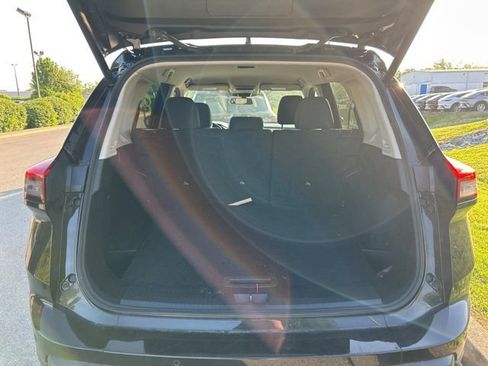 Used 2025 Nissan Rogue SV FWD image 11