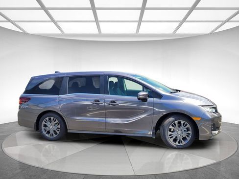 New 2026 Honda Odyssey Touring image 2