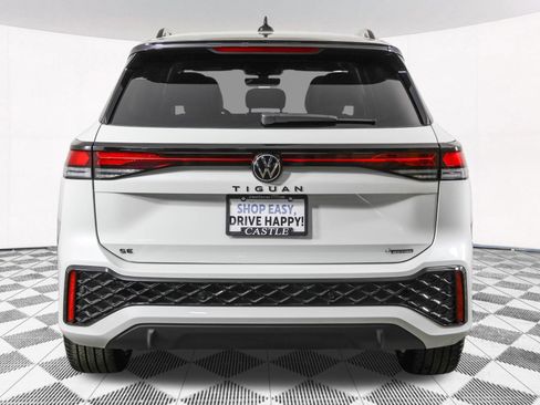 Used 2025 Volkswagen Tiguan SE R-Line AWD/4WD image 18