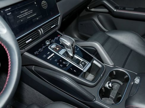 Certified 2023 Porsche Cayenne GTS AWD/4WD image 24