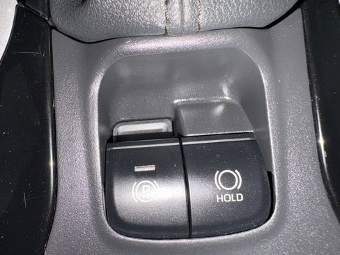 Used 2024 Toyota Corolla Cross XLE AWD/4WD image 24