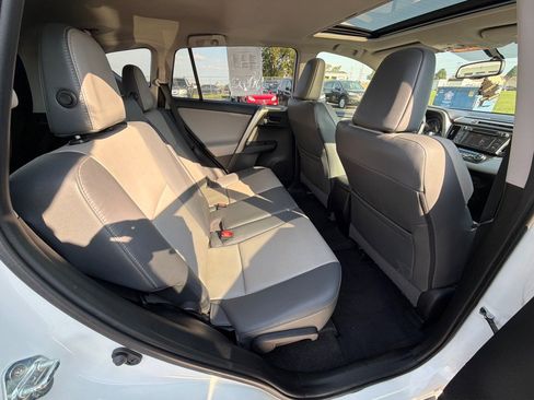 Used 2014 Toyota RAV4 Limited AWD/4WD image 31