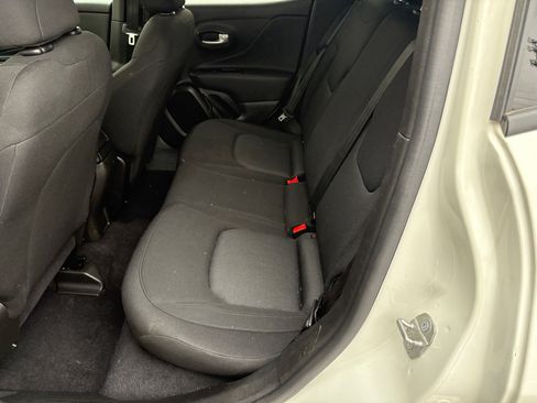 Used 2023 Jeep Renegade Latitude image 9