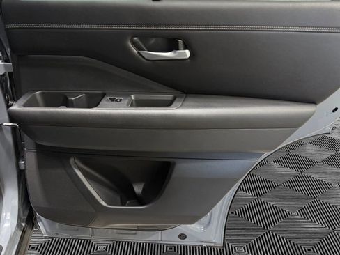 Used 2022 Nissan Pathfinder Platinum image 16