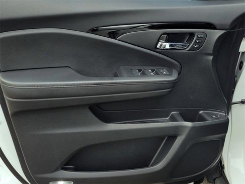 Used 2021 Honda Pilot Touring image 11