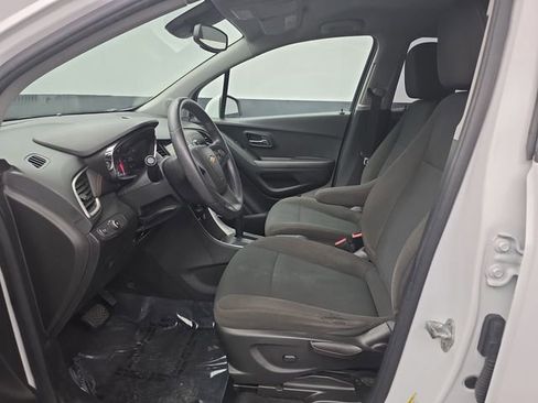 Used 2018 Chevrolet Trax LS AWD/4WD image 16