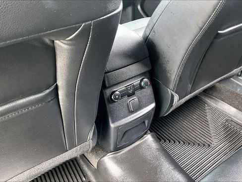 Used 2018 Ford Explorer XLT w/ Equipment Group 202A image 10