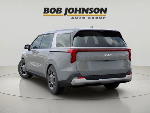 New 2026 Kia Carnival EX FWD image 4