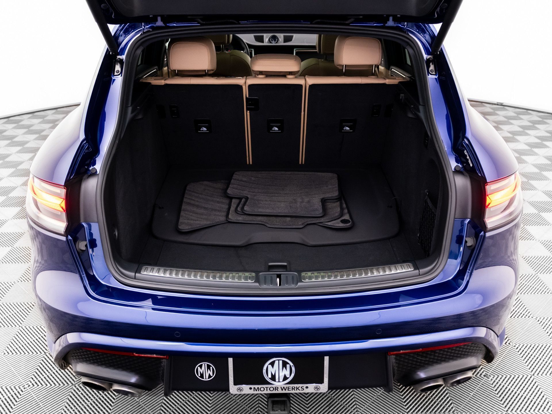 Used 2024 Porsche Macan S AWD/4WD image 30