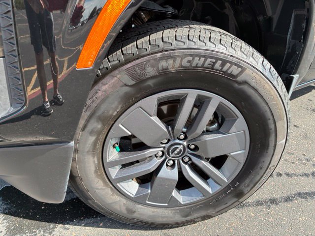 Certified 2025 Nissan Frontier SV AWD/4WD image 8