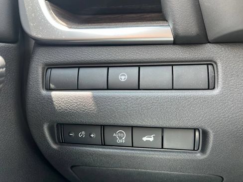 Used 2025 Nissan Rogue Platinum FWD image 26