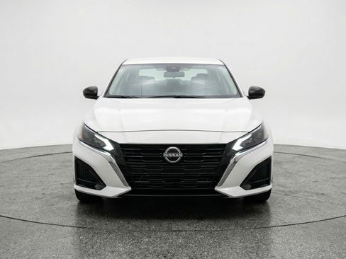 Used 2025 Nissan Altima 2.5 SV image 2