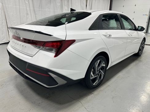 Used 2025 Hyundai Elantra Sport image 4