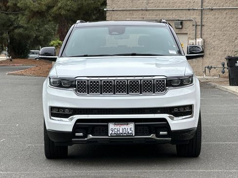 Used 2023 Jeep Grand Wagoneer Series III w/ HD Trailer Tow Package AWD/4WD image 8