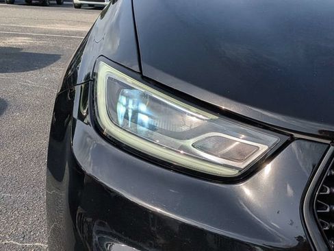 Used 2025 Chrysler Pacifica Limited FWD image 9