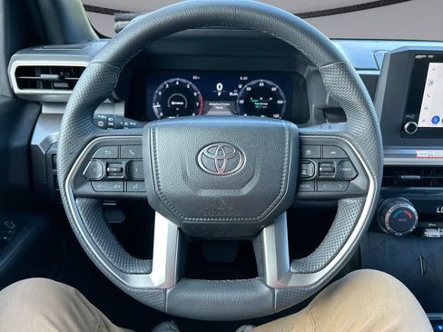 Certified 2025 Toyota Tacoma TRD Off-Road AWD/4WD image 15