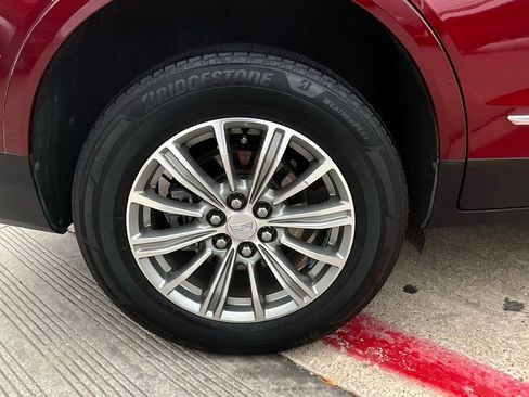 Used 2018 Cadillac XT5 Luxury w/ Driver Awareness Package image 9