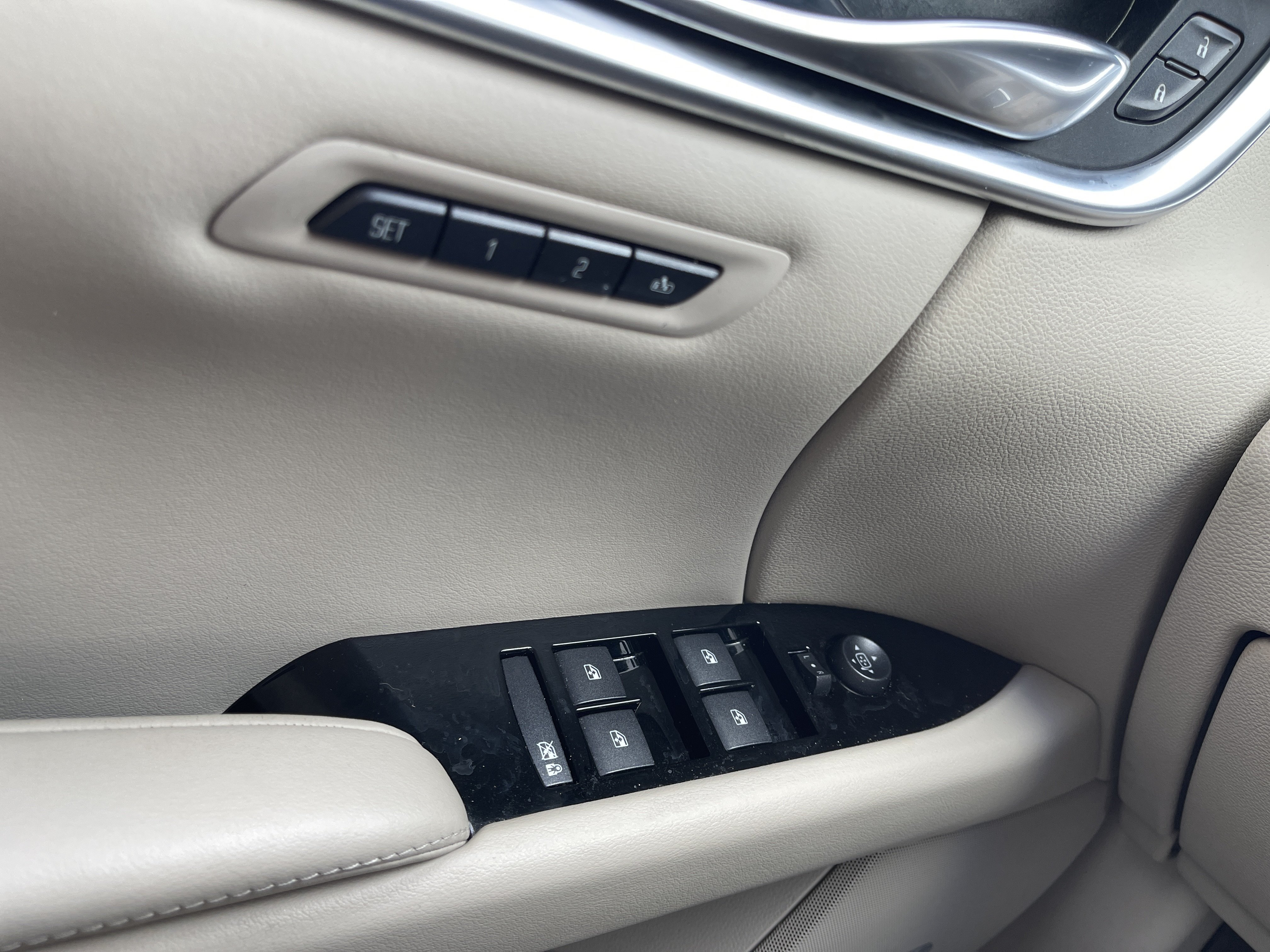 Used 2013 Cadillac XTS Premium FWD image 31