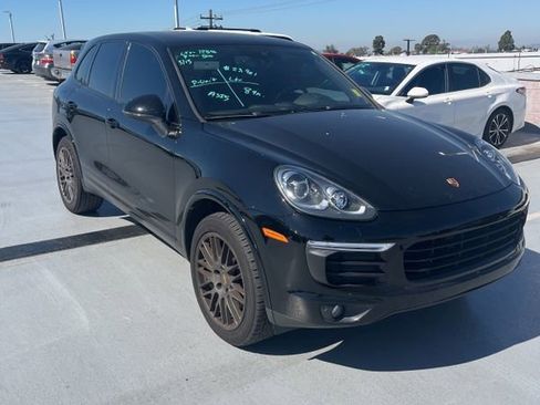 Used 2017 Porsche Cayenne Platinum Edition image 1