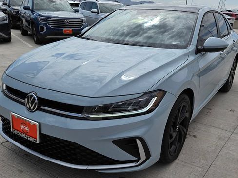 Used 2026 Volkswagen Jetta SE w/ Black Wheel Package FWD image 3
