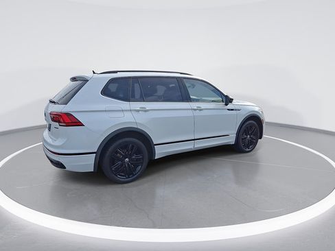 Used 2022 Volkswagen Tiguan SE R-Line AWD/4WD image 9