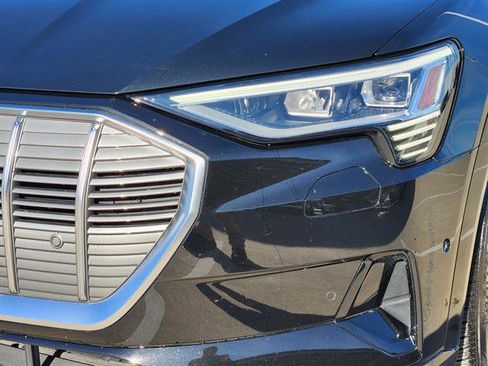Used 2022 Audi e-tron Premium Plus w/ Premium Plus Package image 5