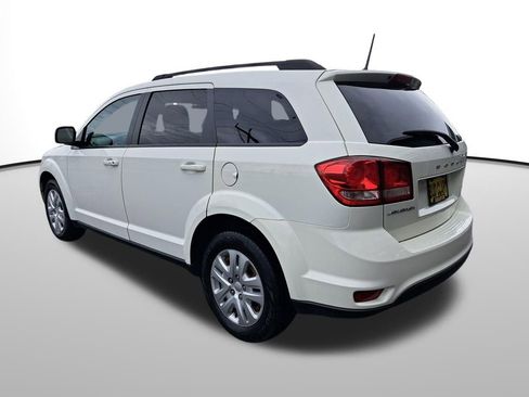 Used 2019 Dodge Journey SE image 3
